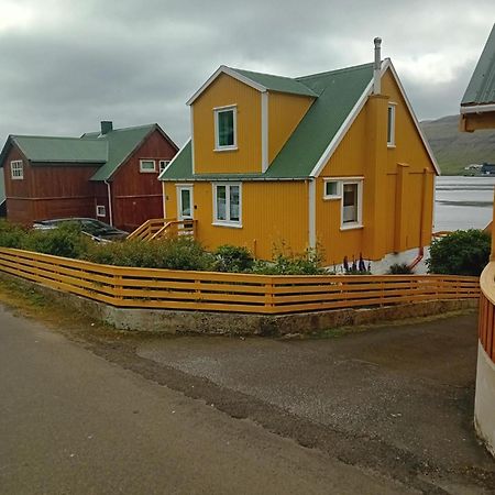 Det Lille Gule Hus Villa Trongisvágur Buitenkant foto