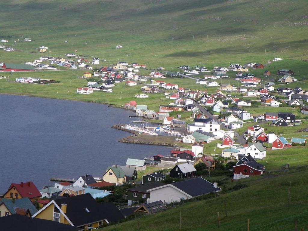 Det Lille Gule Hus Villa Trongisvágur Buitenkant foto