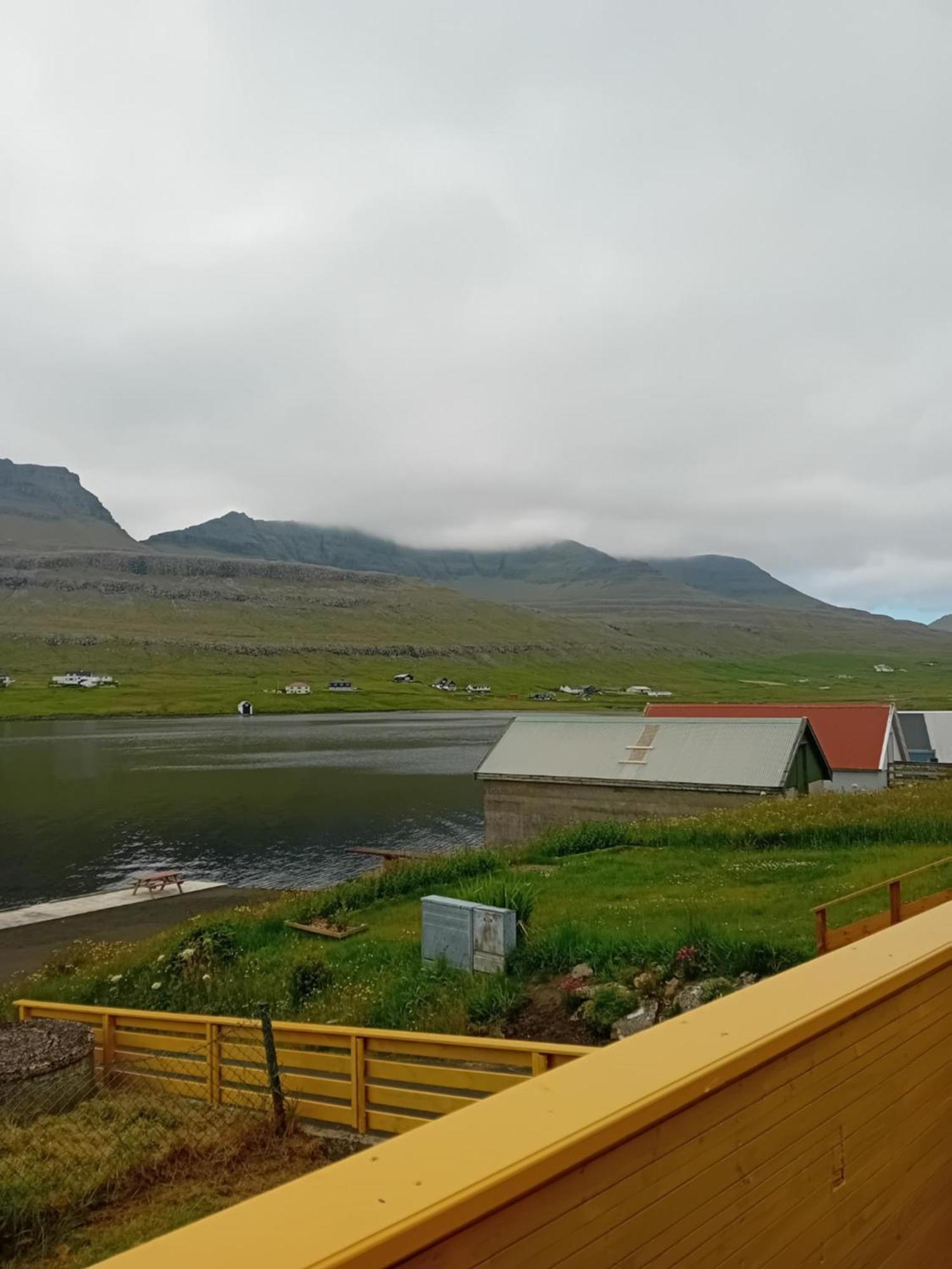 Det Lille Gule Hus Villa Trongisvágur Buitenkant foto