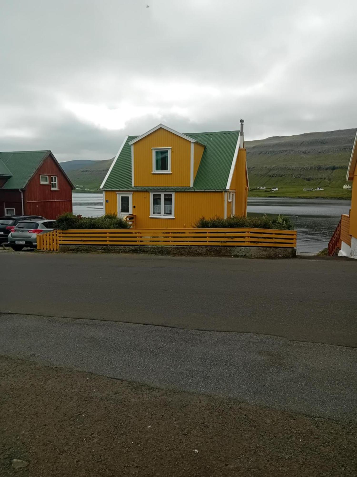 Det Lille Gule Hus Villa Trongisvágur Buitenkant foto