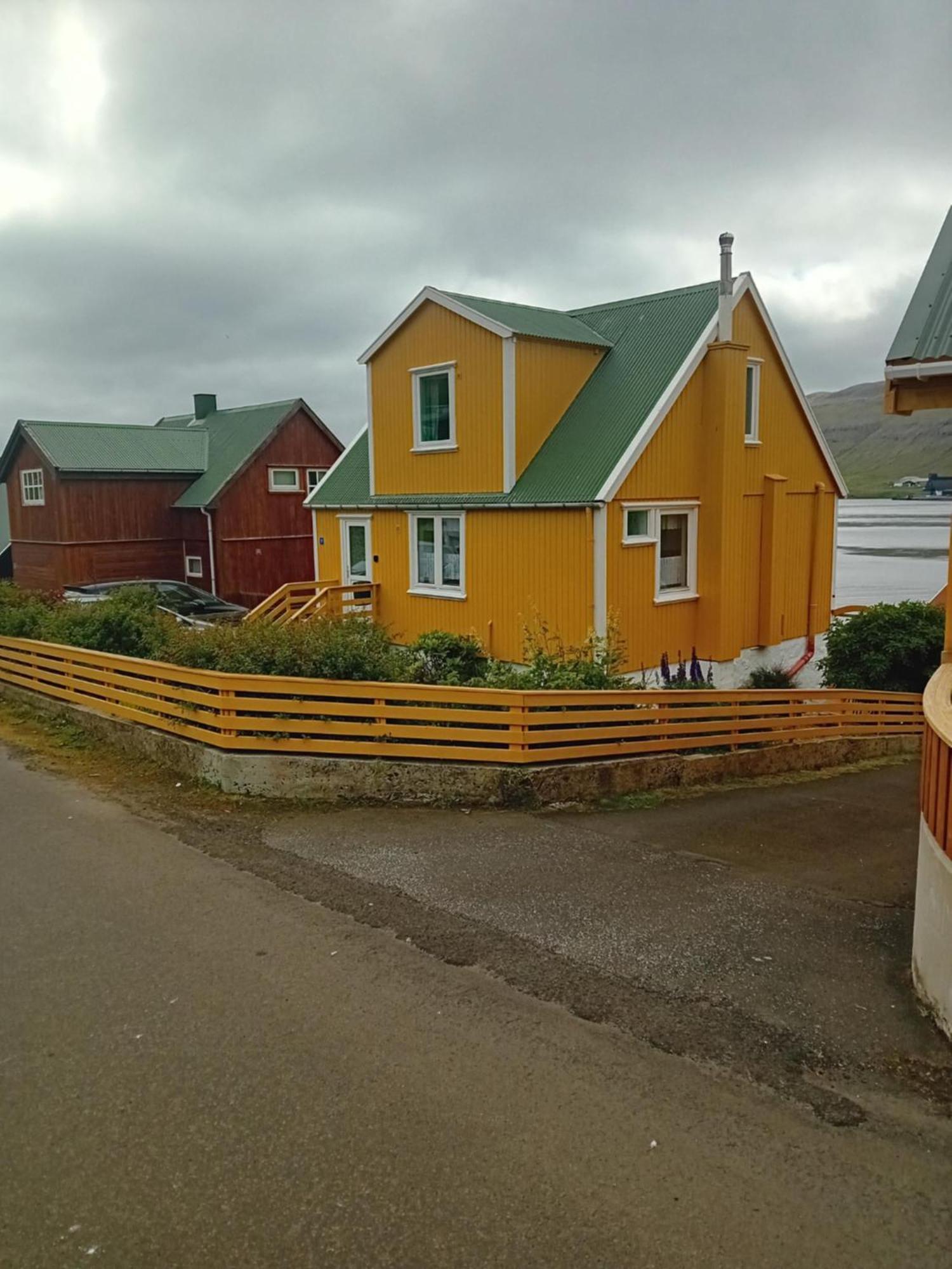 Det Lille Gule Hus Villa Trongisvágur Buitenkant foto