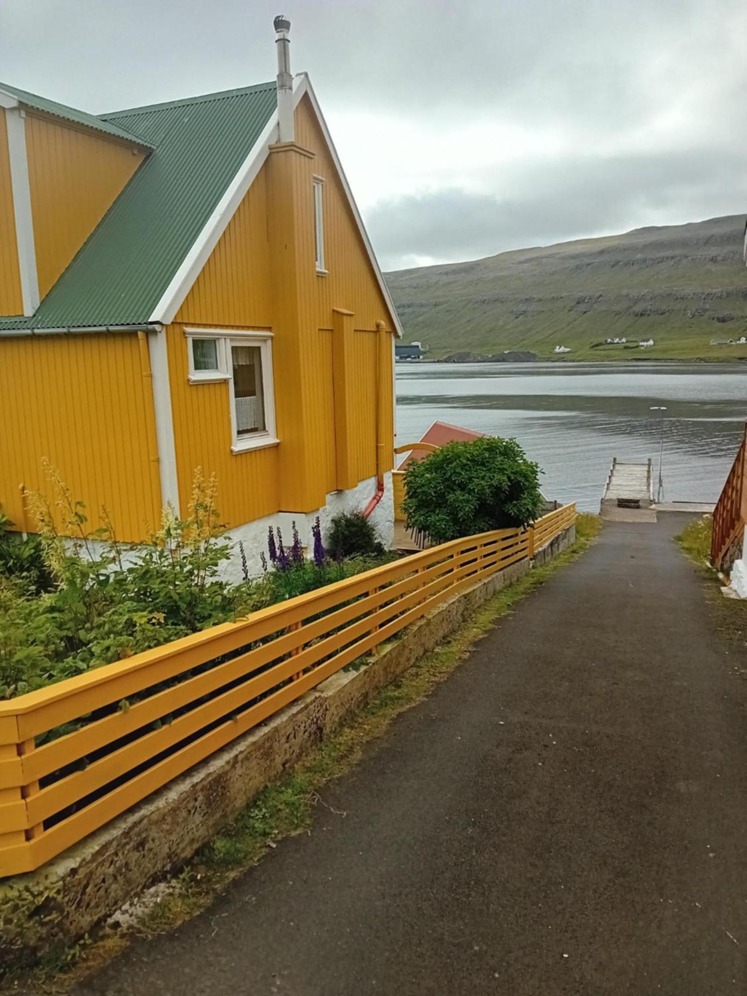 Det Lille Gule Hus Villa Trongisvágur Buitenkant foto