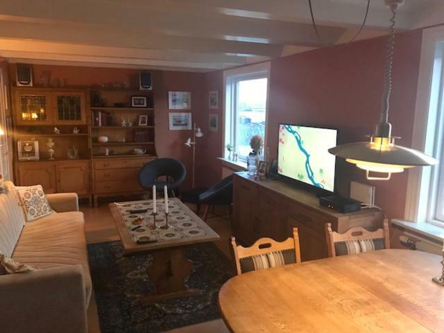Det Lille Gule Hus Villa Trongisvágur Buitenkant foto